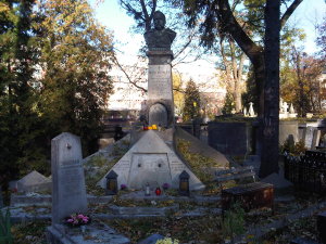 Lwow cmentarz Łyczakowski maj 2005 grobowiec rodzinny Michała Michalskiego i Wiktora Legeżyńskiego