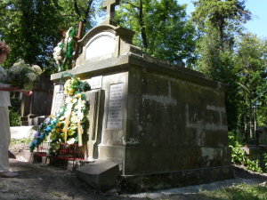 Lwów cmentarz Łyczakowski maj 2005 grobowiec rodziny Kazimierza Legeżyńskiego detal1