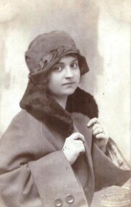 koleżanka Renia Rudnicka 1922r, klasa Janiny Legeż. i Bisi Kessler
