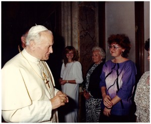 Watykan, sala klementyńska, 19 04 1988r, Małgorzata Drużyńska i JPII