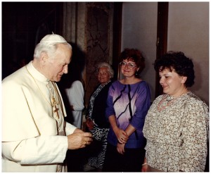 Watykan, sala klementyńska, 19 04 1988r, Zofia Skarbińska, Małgorzata Drużyńska i JPII
